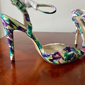 Satin green hued Michael Antonio multicolor heels